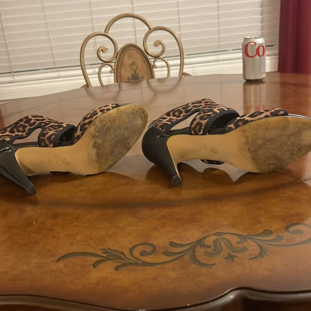 Like new Isola Dani Leopard Print Sandals - Picture 4 of 6